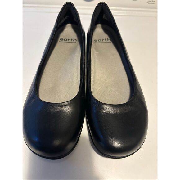 earth Black Leather Flats - Picture 1 of 6